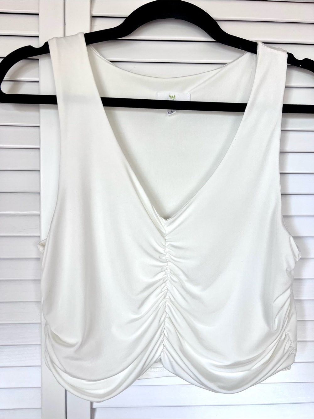 Live In The Moment EUC Ruched V-Neck White Cropped Tank Top Fully Lined Size M